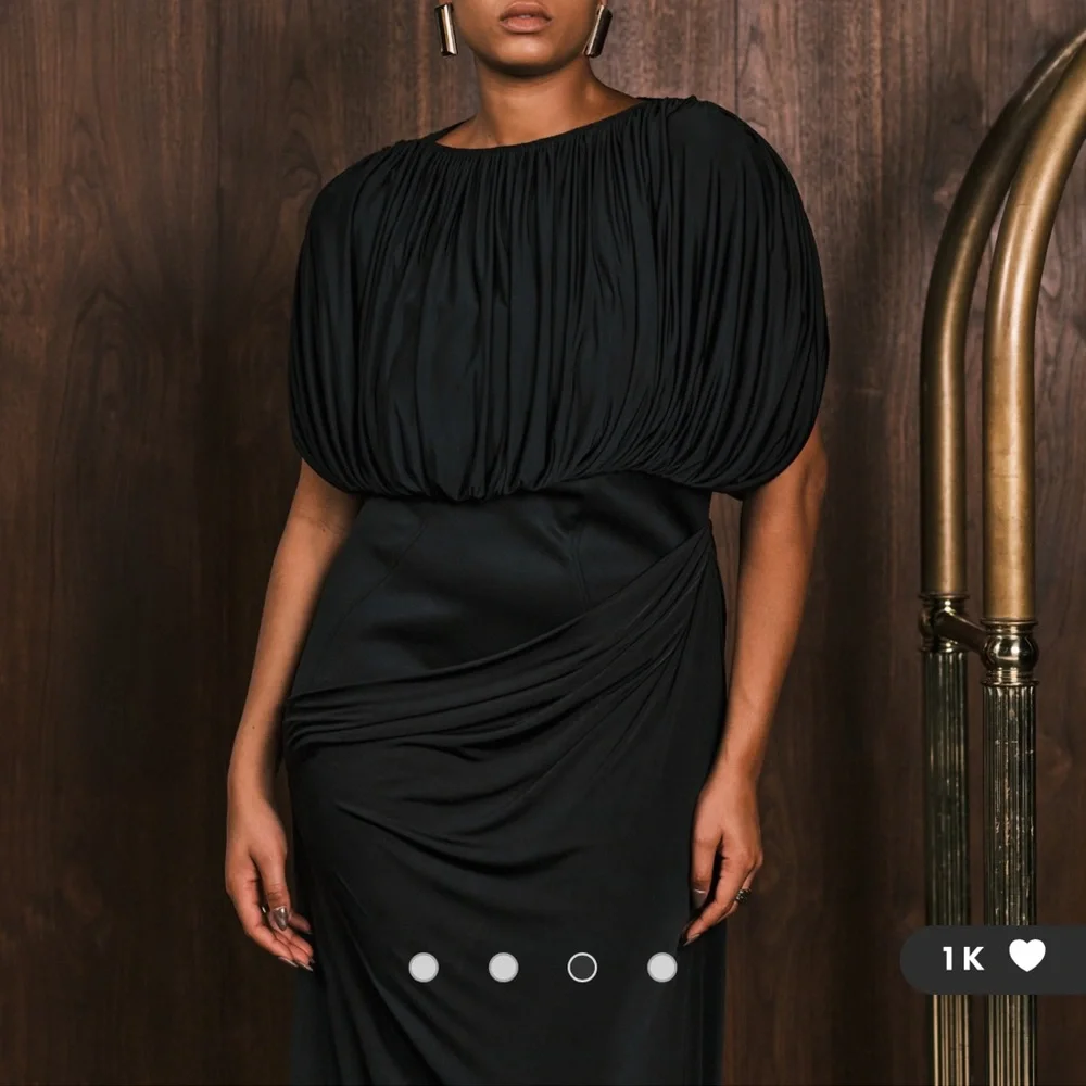 ASOS DESIGN Curve structured shoulders maxi dress with exposed corset in black - Picture 4 of 4